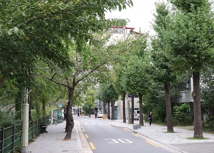 Yeonhuidong Private Family Room, Hongje Waterfall ,hongdae Bus 10 Mins ,free Parking *