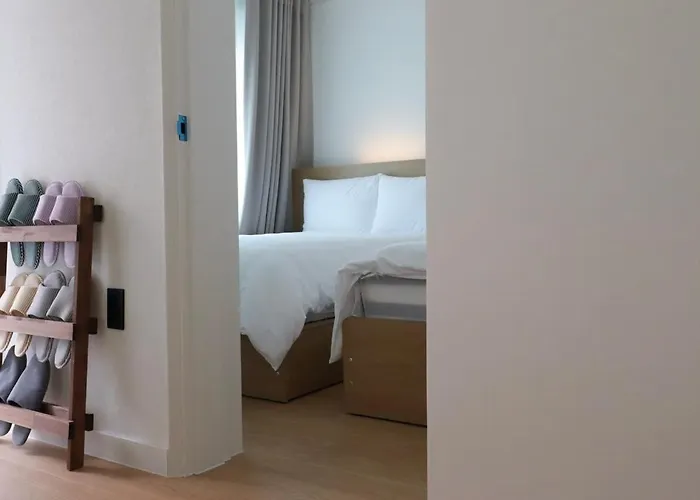 Yeonhuidong Private Family Room, Hongje Waterfall ,hongdae Bus 10 Mins ,free Parking *