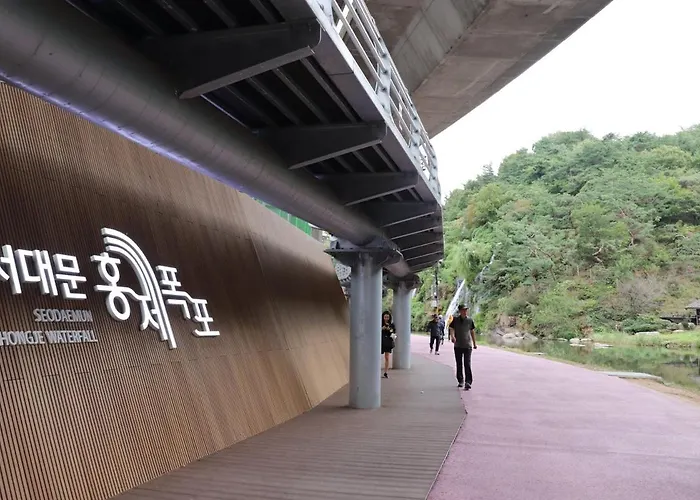 Yeonhuidong Private Family Room, Hongje Waterfall ,hongdae Bus 10 Mins ,free Parking Appartement